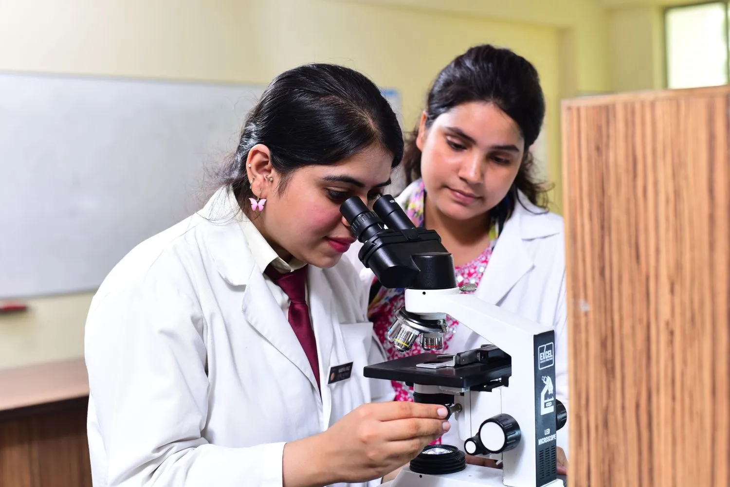 Pharmaceutical lab with students